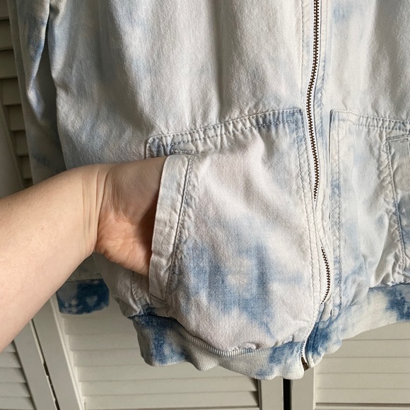AEO Acid Wash Mini Bomber Jacket Size Small Cropped 3/4 Sleeve Size Small - Picture 4 of 7